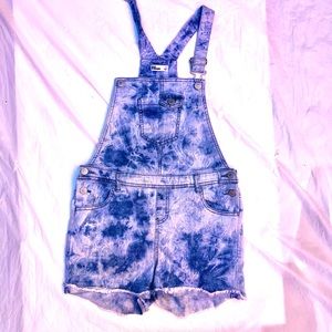 Vintage acid wash overall shorts. Women’s size small.